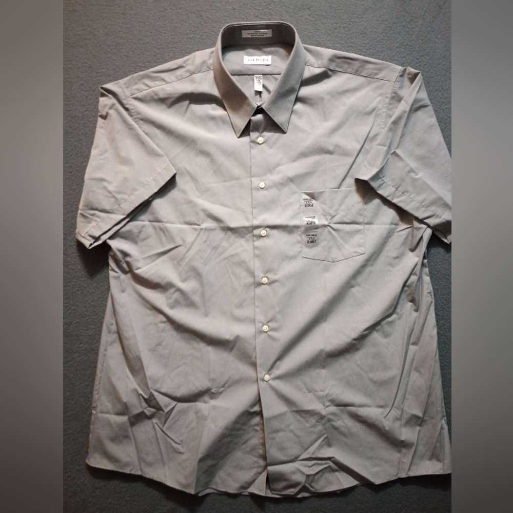 Van Heusen Short Sleeve Shirt NWT Gray